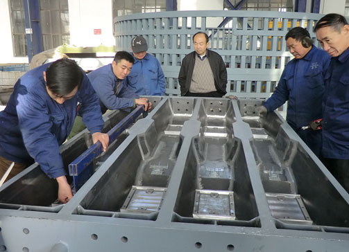 Beijing: acceptance procedure of quad-moulds for prestressed-concrete sleepers, at the plant of the manufacturer Hanghua Xing Metal Structure Factory
